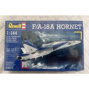 Revell 1/144 Scale F/A-18A Hornet Model Plastic Aircraft Kit no 4075. Sealed Box